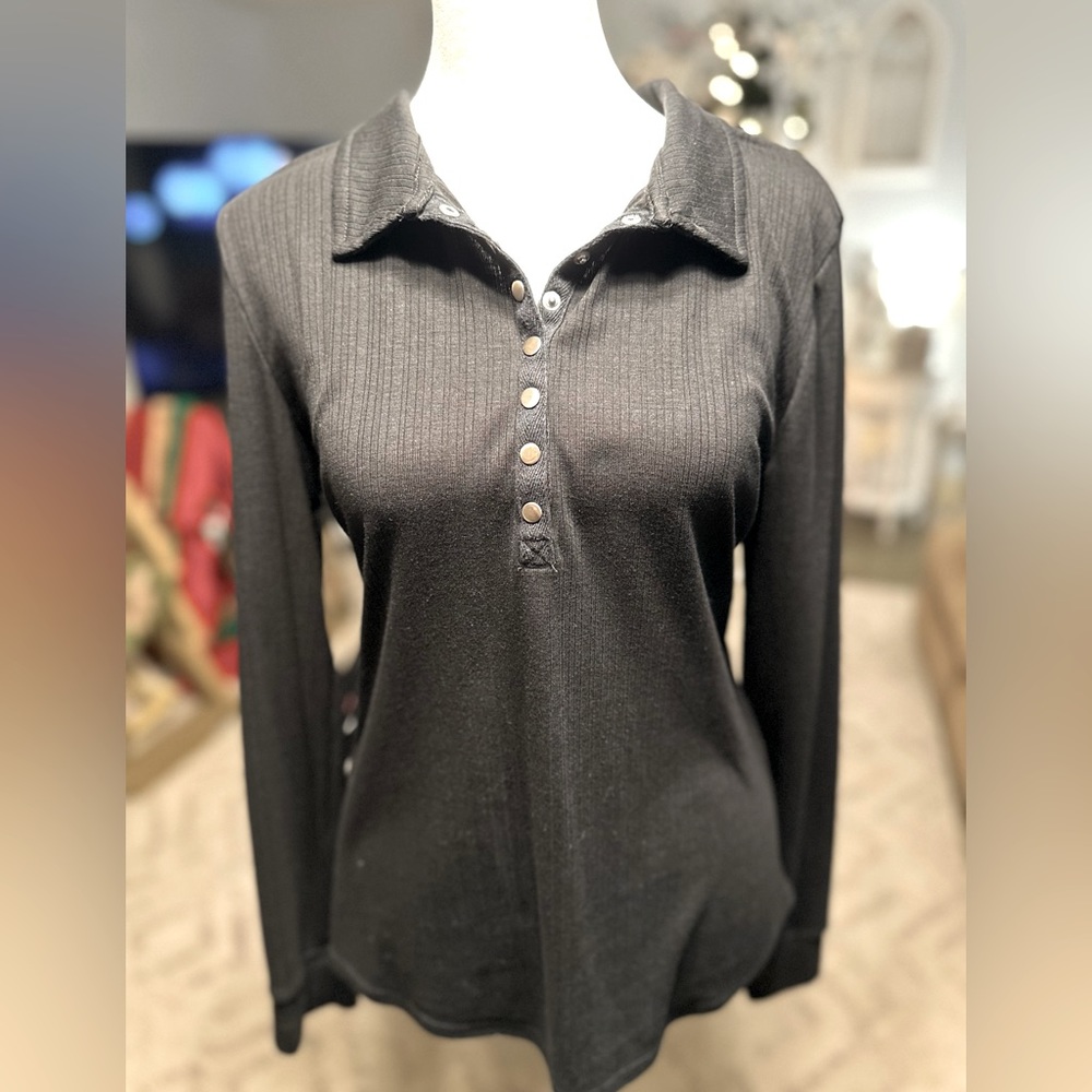 Black top ribbed , button front , collar. Size medium